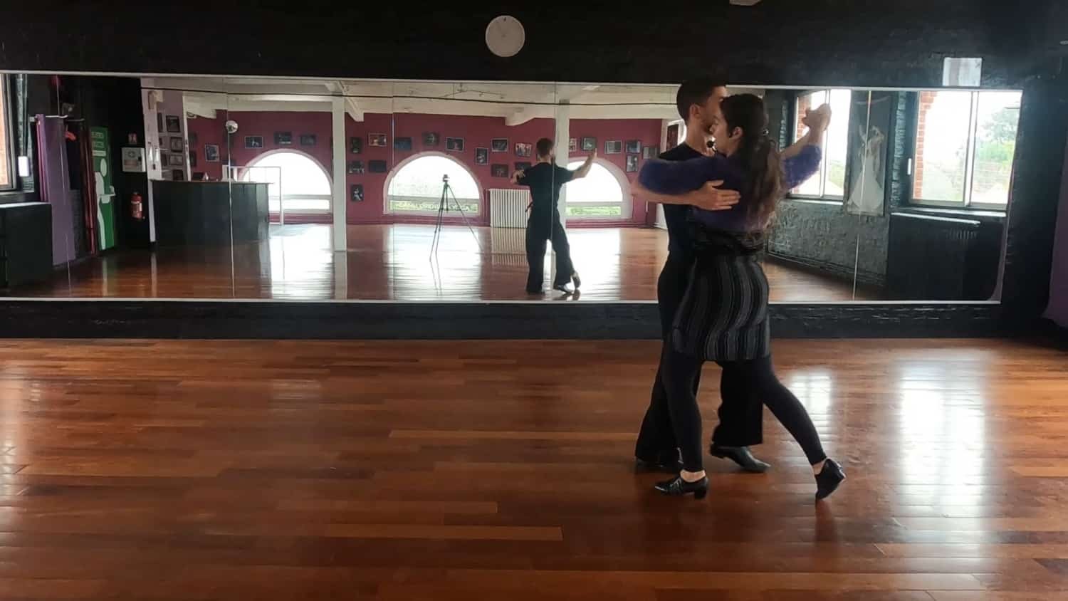 Natural Pivot turn en Quickstep - Apprenez cette figure avec nous