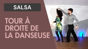Salsa : Tour à droite de la danseuse